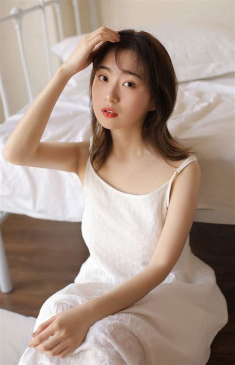 揭秘网络时代的情感与欲望：数字世界中的爱与挑战